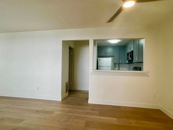 3266 Ashford St M, San Diego CA 92111
