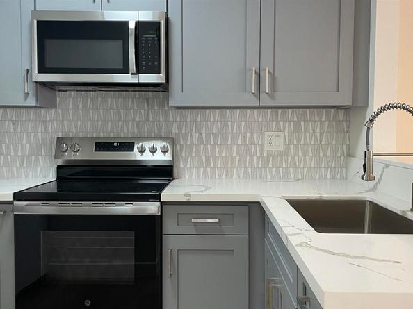 3266 Ashford St M, San Diego CA 92111