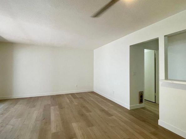 3266 Ashford St M, San Diego CA 92111