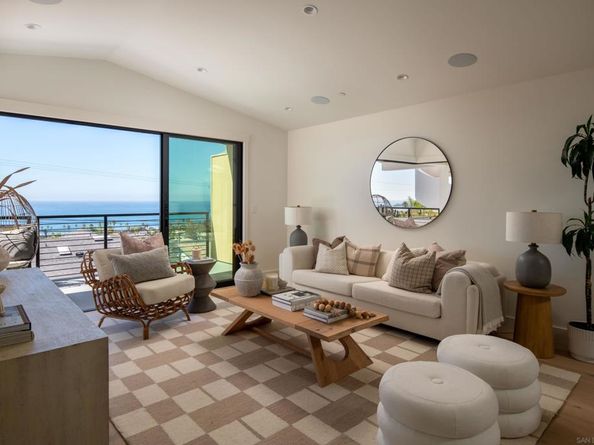 2262 Cambridge Ave, Cardiff By The Sea CA 92007