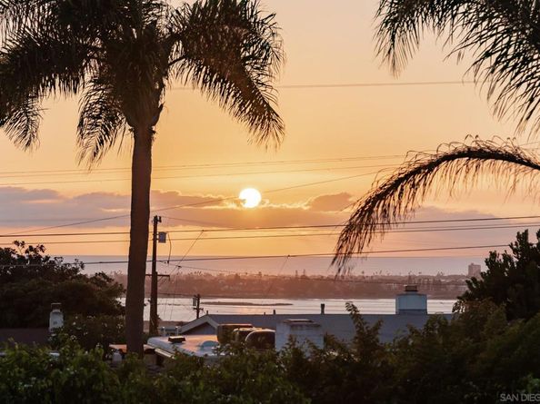 2628 Grandview St, San Diego CA 92110