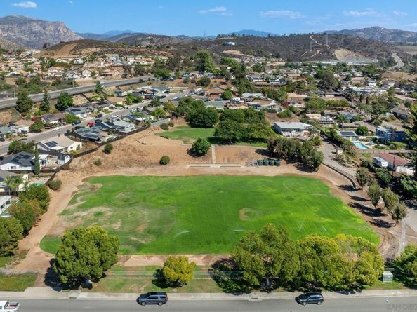 13135 Pam Ln, Lakeside CA 92040