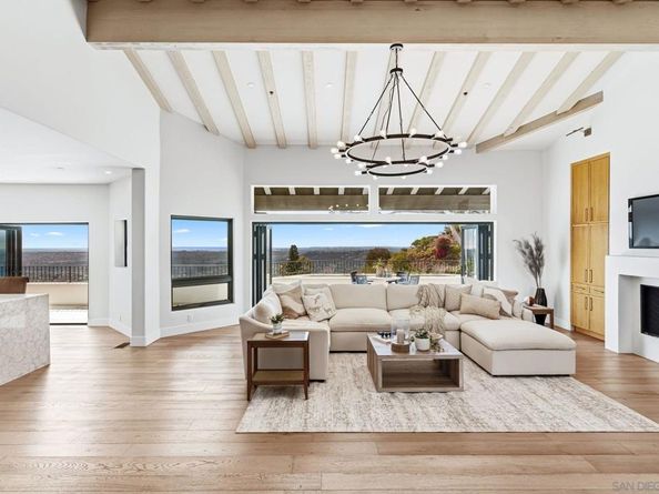 9775 Alto Dr, La Mesa CA 91941