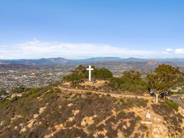 9775 Alto Dr, La Mesa CA 91941