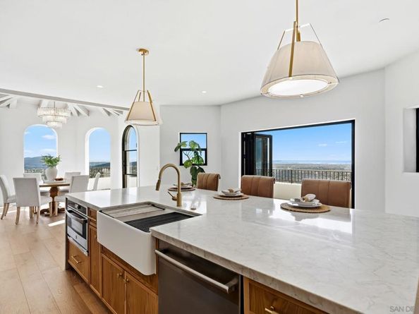 9775 Alto Dr, La Mesa CA 91941