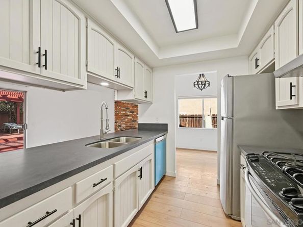 2050 Oak Hill Dr, Escondido CA 92027