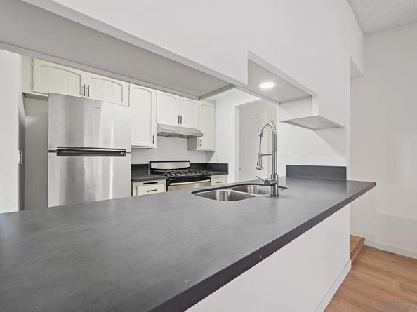 2050 Oak Hill Dr, Escondido CA 92027