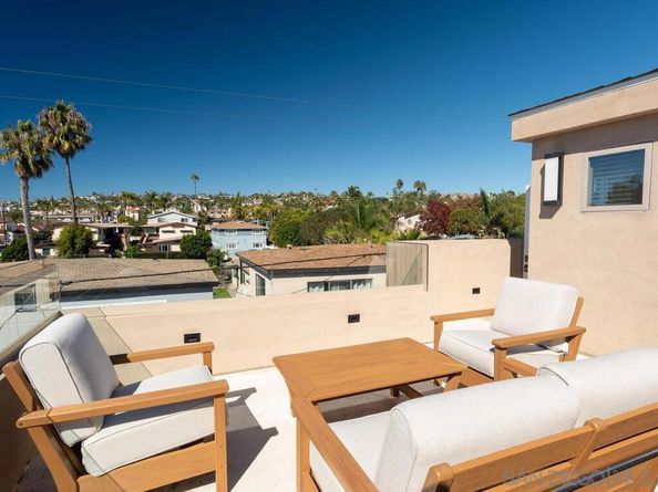 938 Opal St, San Diego CA 92109