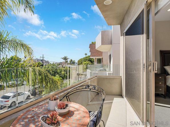 938 Opal St, San Diego CA 92109