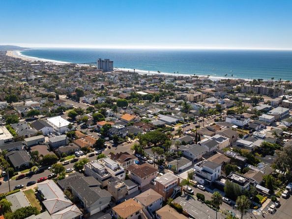 938 Opal St, San Diego CA 92109