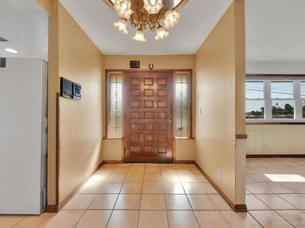 8686 Echo Dr, La Mesa CA 91941