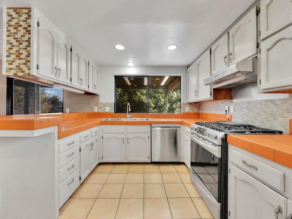 8686 Echo Dr, La Mesa CA 91941