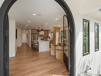375 E Ave