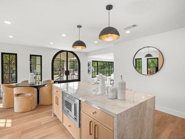 375 E Ave, Coronado CA 92118