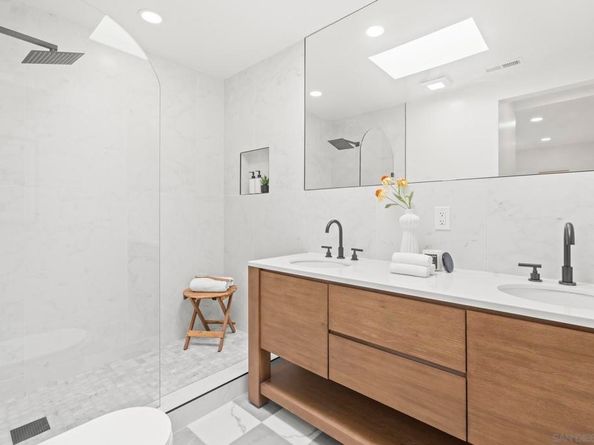 375 E Ave, Coronado CA 92118