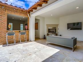6977 Corte Langosta, Carlsbad CA 92009