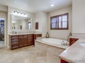 6977 Corte Langosta, Carlsbad CA 92009
