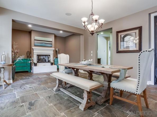 6977 Corte Langosta, Carlsbad CA 92009