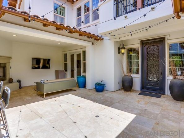 6977 Corte Langosta, Carlsbad CA 92009
