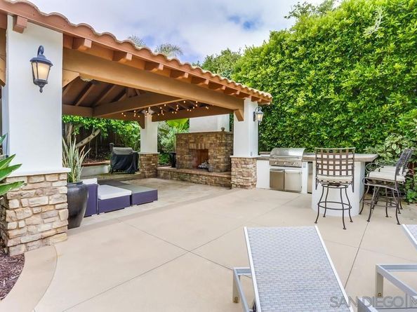 6977 Corte Langosta, Carlsbad CA 92009