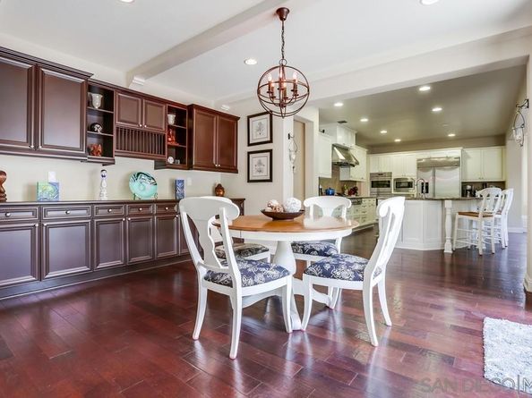 6977 Corte Langosta, Carlsbad CA 92009