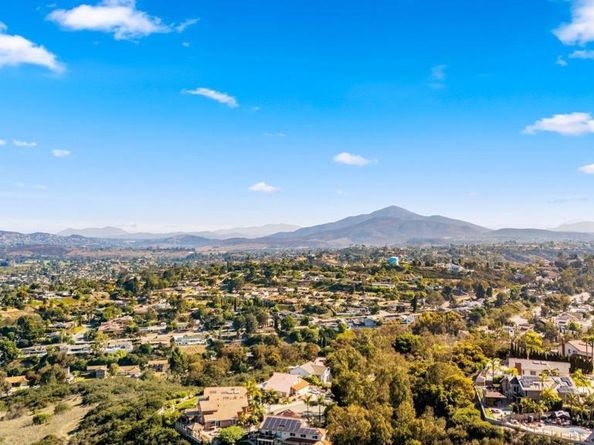 363 Surrey Dr, Bonita CA 91902