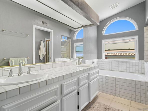 363 Surrey Dr, Bonita CA 91902