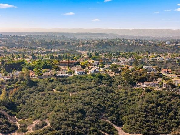 363 Surrey Dr, Bonita CA 91902