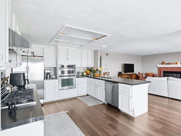 363 Surrey Dr, Bonita CA 91902
