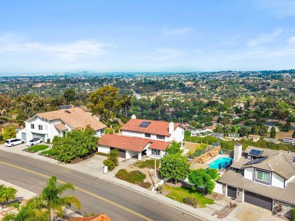 363 Surrey Dr, Bonita CA 91902
