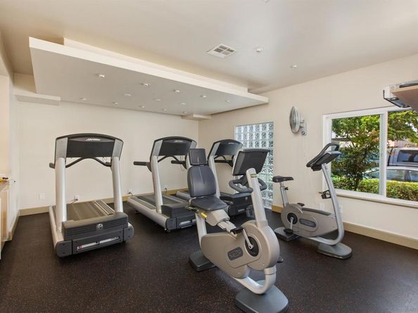 8889 Caminito Plaza Centro 7326, San Diego CA 92122