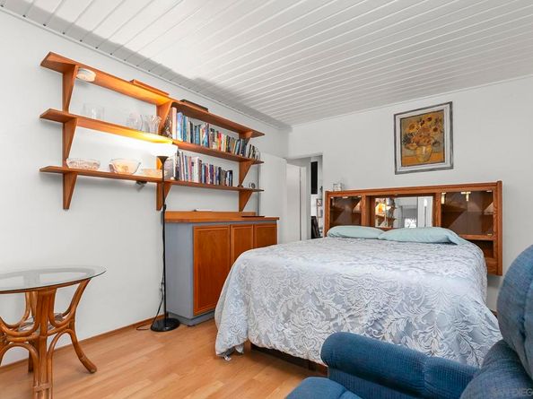 5038 40 W Point Loma Blvd, San Diego CA 92107