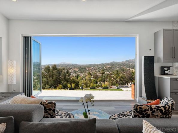 9420 Crest Drive, Spring Valley CA 91977