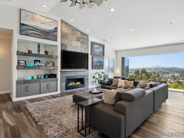 9420 Crest Drive, Spring Valley CA 91977