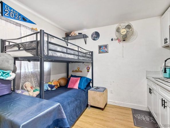 325 Gloria St, San Diego CA 92113