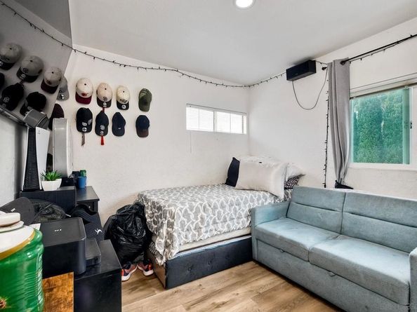 325 Gloria St, San Diego CA 92113