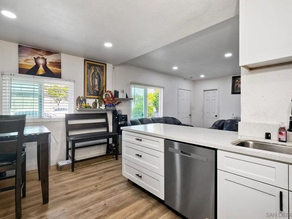 325 Gloria St, San Diego CA 92113