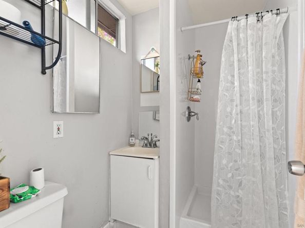 4804 Lamont St, San Diego CA 92109