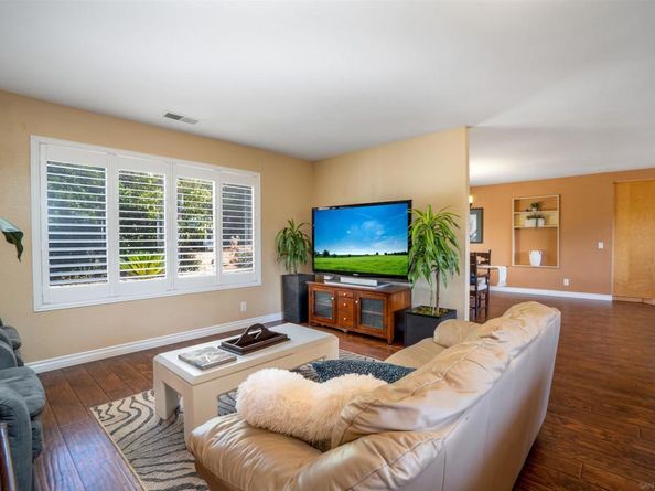2826 Calle De Malibu, Escondido CA 92029