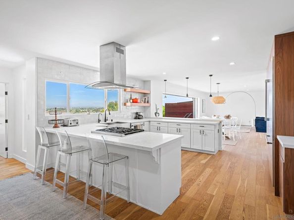5745 Soledad Mountain Road, La Jolla CA 92037