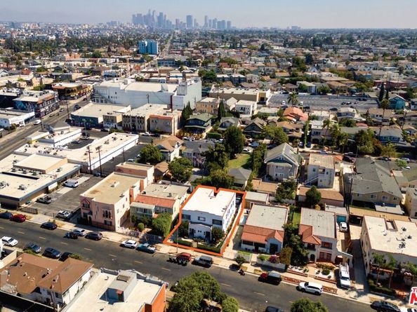 1326 S Bronson Avenue, Los Angeles CA 90019
