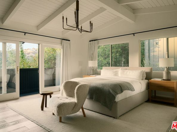 737 Halliday Avenue, Los Angeles CA 90049
