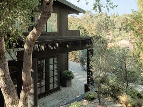 737 Halliday Avenue, Los Angeles CA 90049