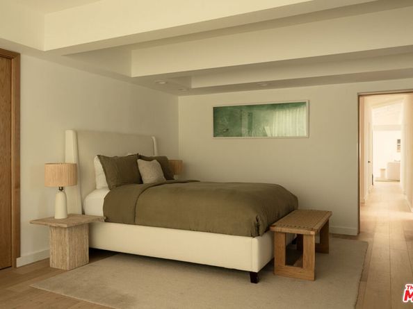 737 Halliday Avenue, Los Angeles CA 90049