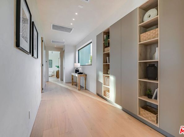 524 N Sierra Bonita Avenue, Los Angeles CA 90036