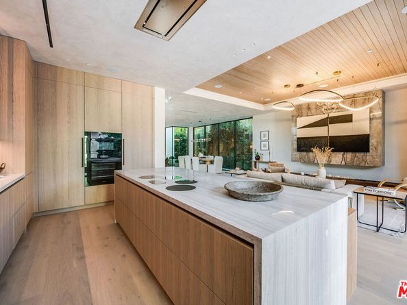 524 N Sierra Bonita Avenue, Los Angeles CA 90036