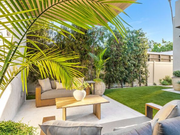 524 N Sierra Bonita Avenue, Los Angeles CA 90036