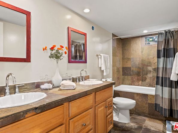 2329 Manning Avenue, Los Angeles CA 90064