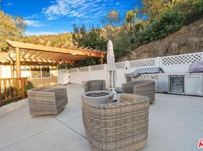 2070 Lilac Lane, Glendale CA 91206