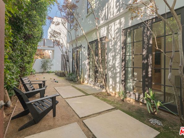 509 Santa Clara Avenue, Venice CA 90291